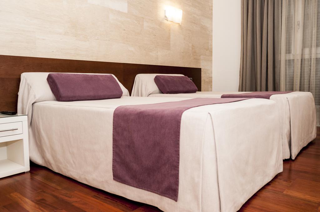 Escuderos Hotel Cruz Argamasilla de Calatrava ภายนอก รูปภาพ